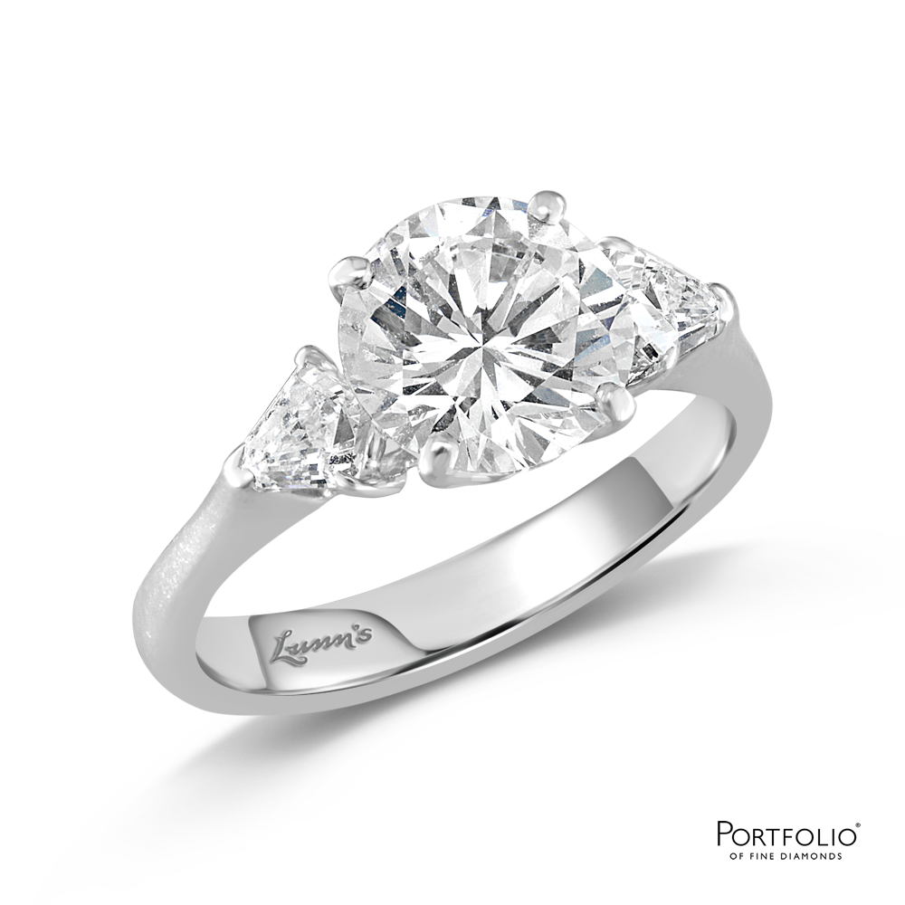 Pre-Owned Three Stone 2.09ct H SI1 Diamond Platinum Ring