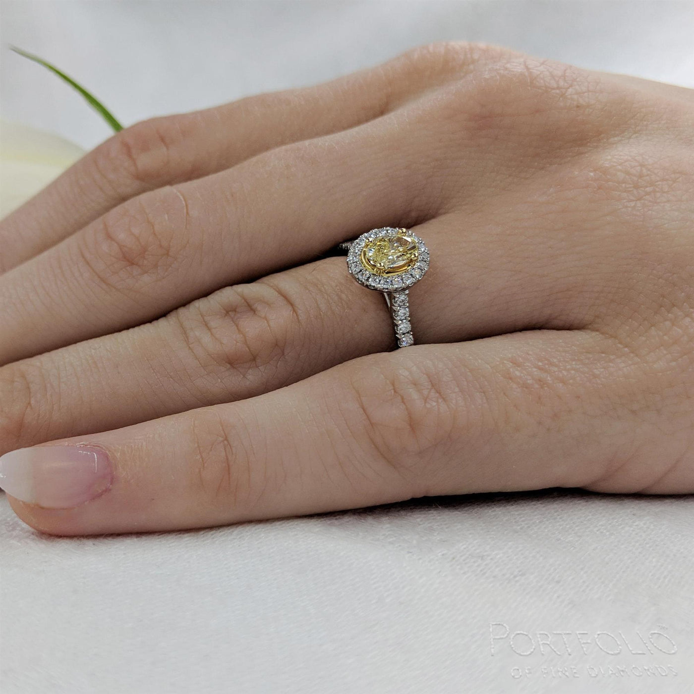 Cluster 0.48ct Fancy Yellow VS1 Yellow Diamond Platinum/Yellow Ring