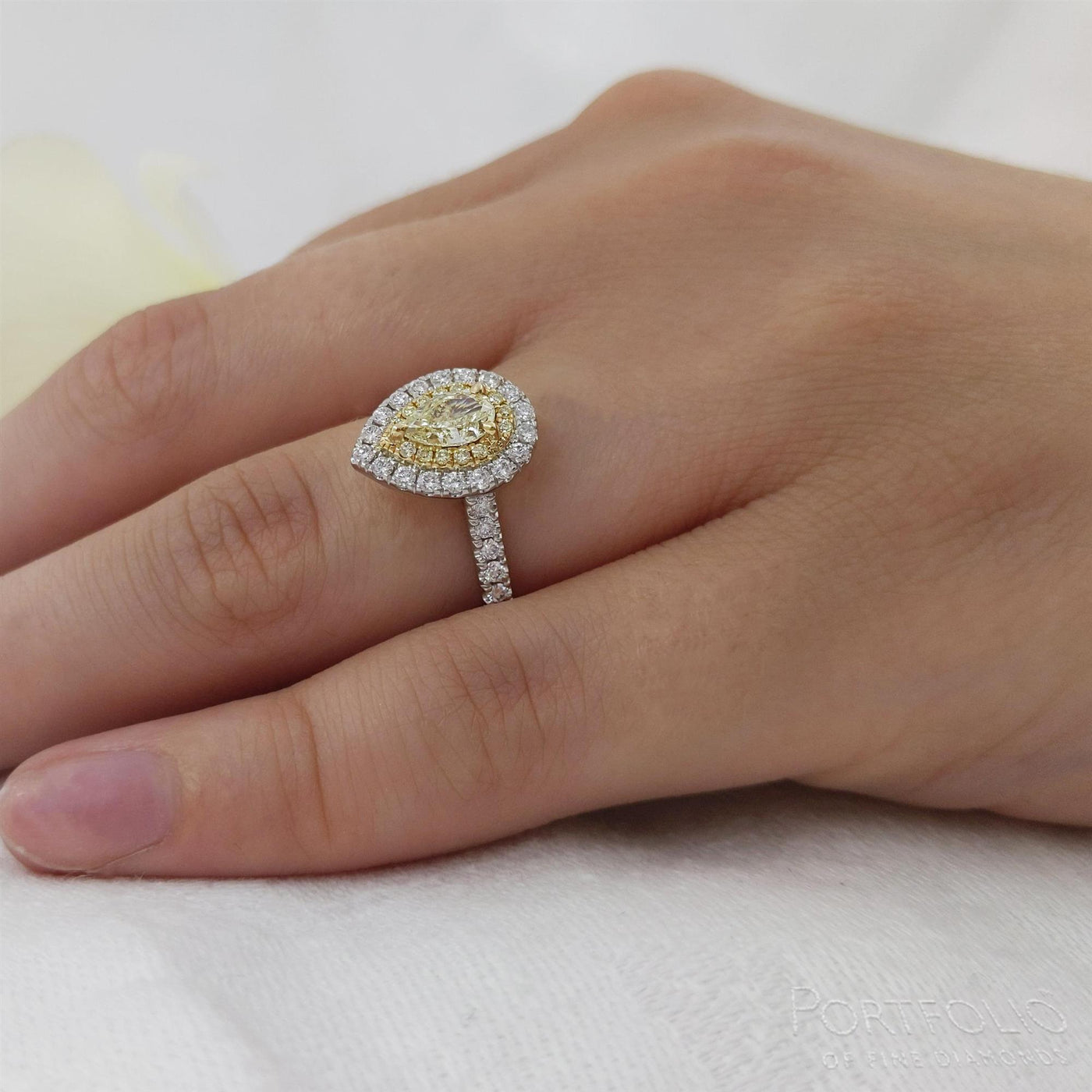 Cluster 0.37ct Fancy Yellow SI1 Yellow Diamond Platinum/Yellow Ring