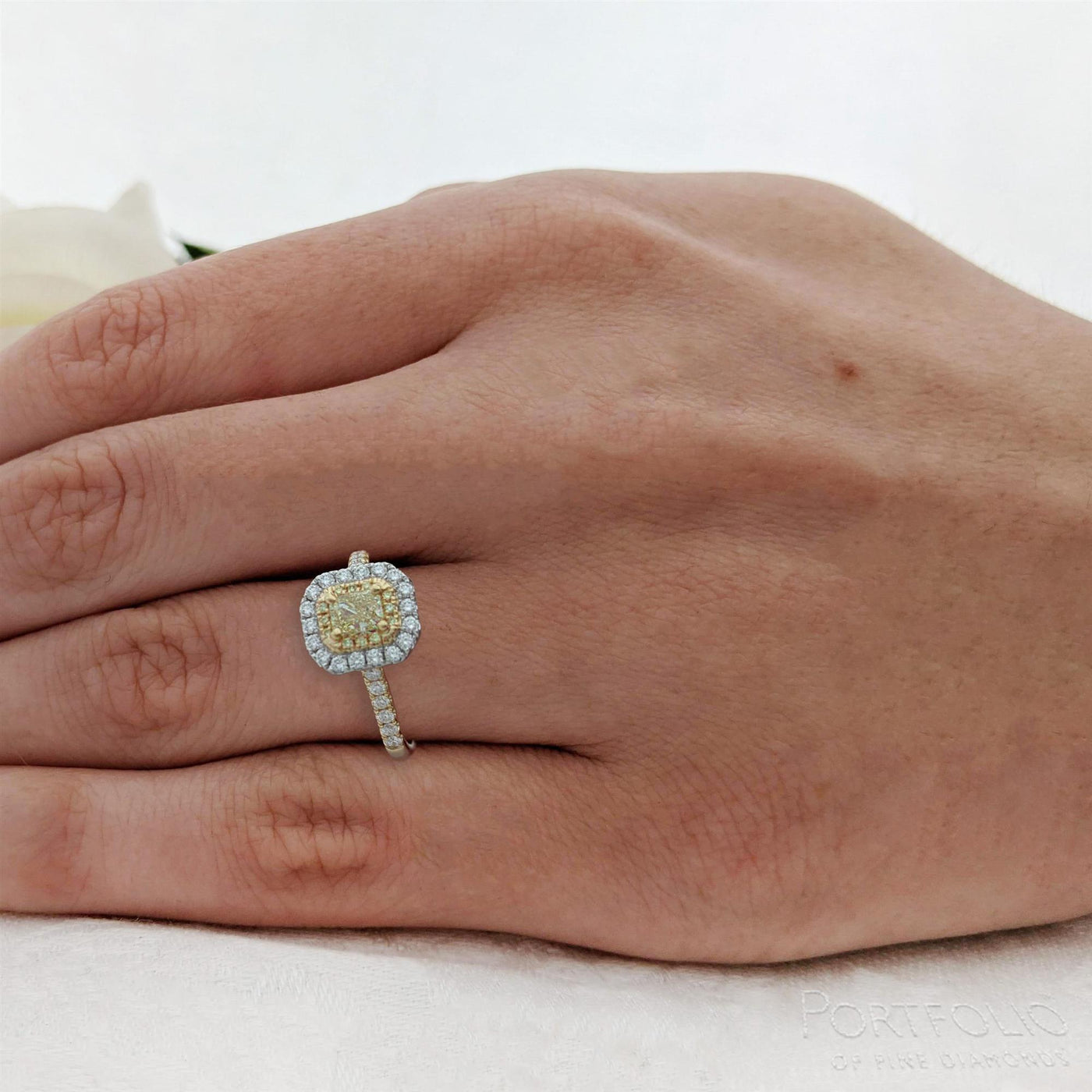Cluster 0.50ct Fancy Yellow SI1 Yellow Diamond Yellow Gold/Platinum Ring