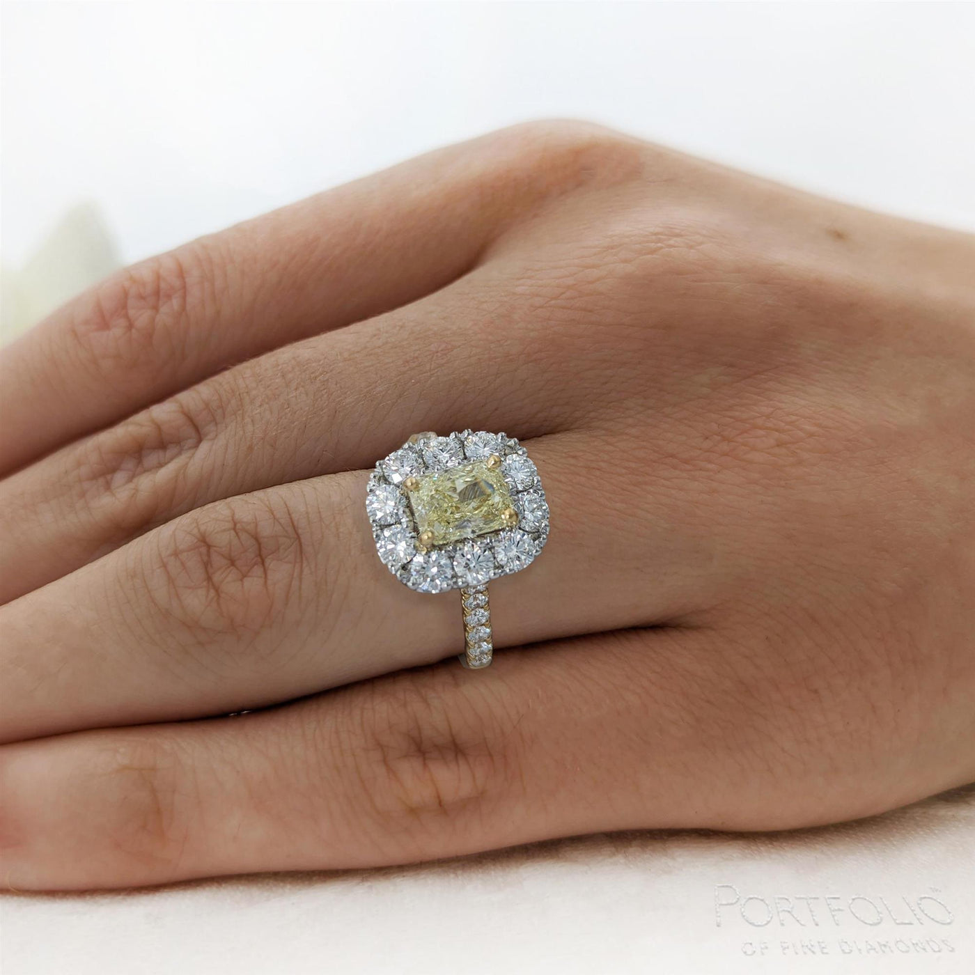 Cluster 1.50ct Fancy Light Yellow VVS2 Yellow Diamond Yellow Gold/Platinum Ring